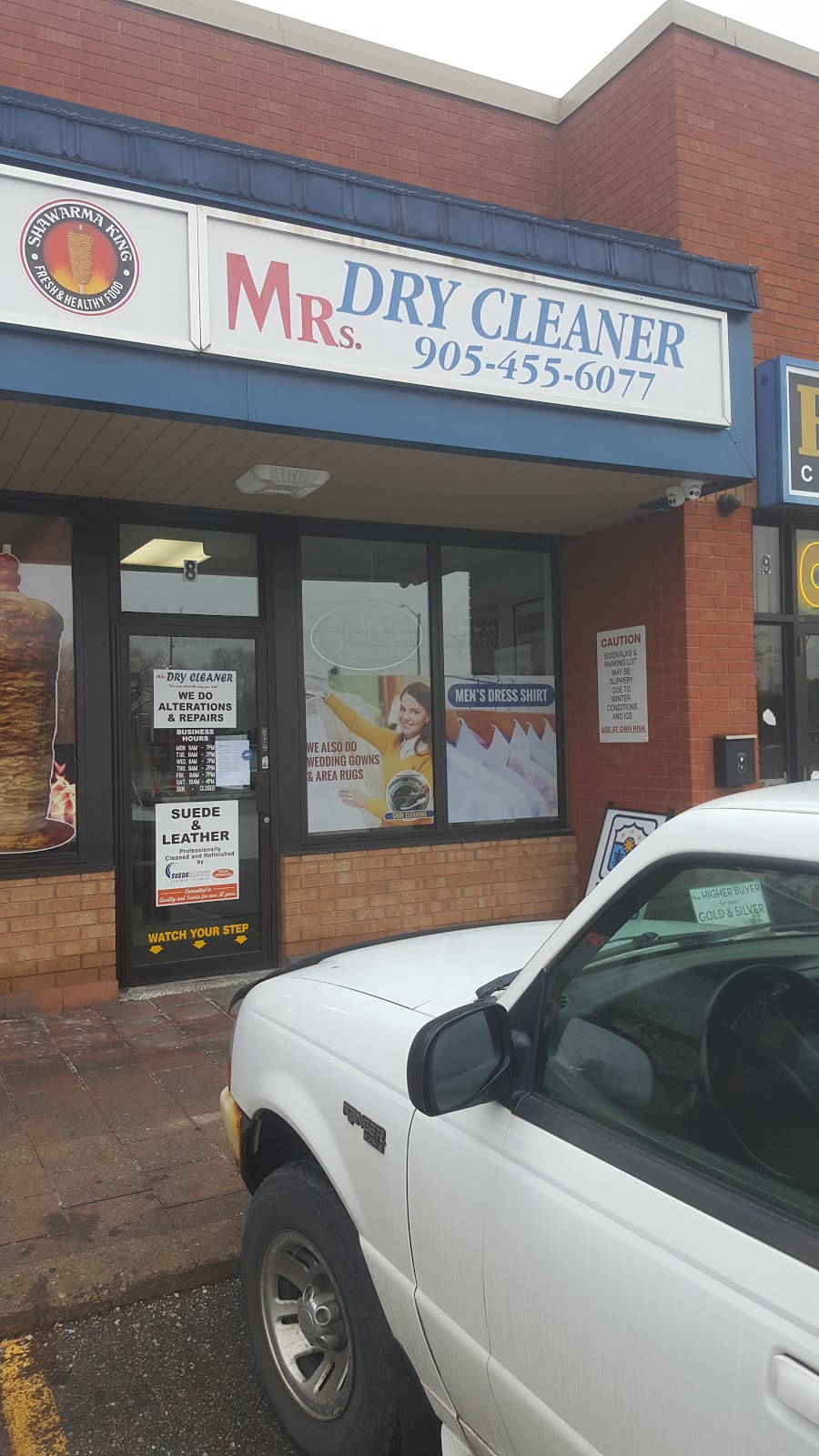 Mrs Dry Cleaner | 345 Queen St W, Brampton, ON L6Y 3A9, Canada | Phone: (905) 455-6077