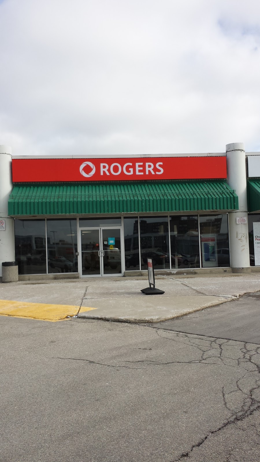 Rogers | store | 875 Highland Rd W #168, Kitchener, ON N2N 2Y2, Canada | 5197411099 OR +1 519-741-1099