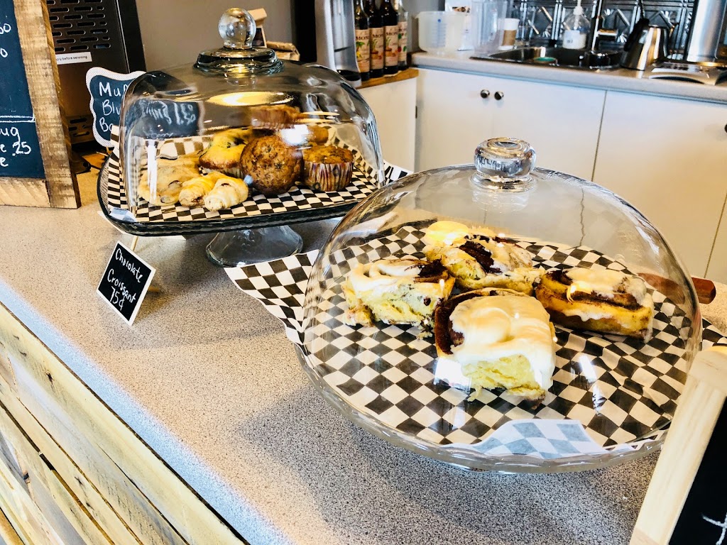 Muggs Coffee Bar & Clay Room | 75 Caradoc St S, Strathroy, ON N7G 2N5, Canada | Phone: (519) 245-8558