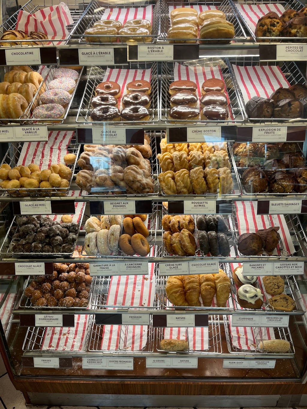 Tim Hortons | 2025 Bd Arthur-Sauvé, Laval, QC H7R 3W8, Canada | Phone: (450) 962-7011