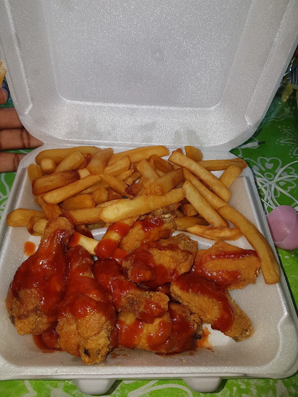 Pizza Village n Burgers | 2397 Eglinton Ave E, Scarborough, ON M1K 2M5, Canada | Phone: (416) 752-9070