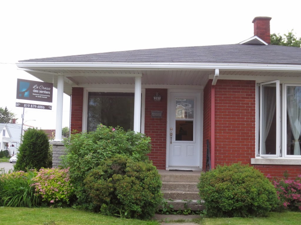 Croisee Des Sentiers | 241 Boulevard Morin, Asbestos, QC J1T 3B4, Canada | Phone: (819) 879-4886