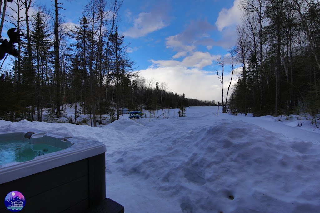 Chalet le Geai Bleu | 224 Chem. du Lac Lili, Chertsey, QC J0K 3K0, Canada | Phone: (514) 316-6851