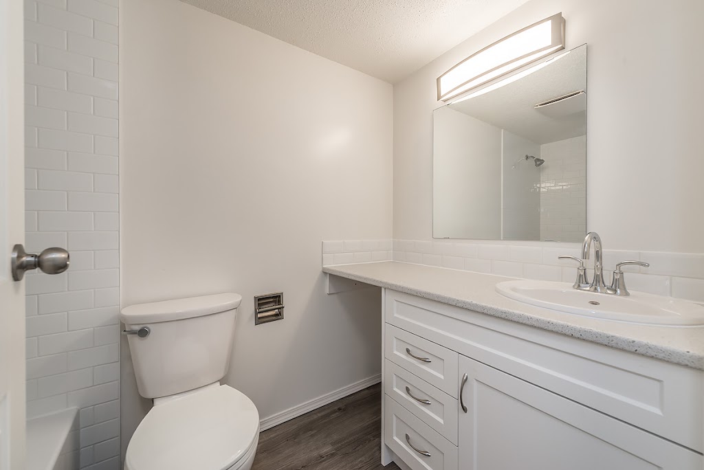 Fernwood Manor Apartments | 1575 Begbie St, Victoria, BC V8R 1L2, Canada | Phone: (250) 595-1355