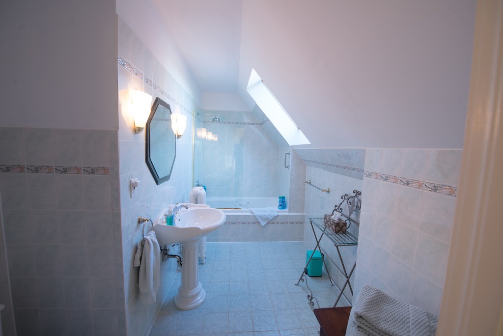Château la Motte Guest House | 210 Vansittart Ave, Woodstock, ON N4S 6E9, Canada | Phone: (647) 783-4440