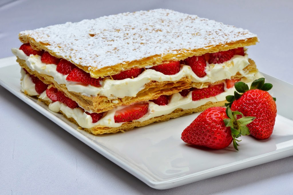 Valentinos Restaurant - Paramount | 835 Paramount Dr, Stoney Creek, ON L8J 0B4, Canada | Phone: (905) 385-3284