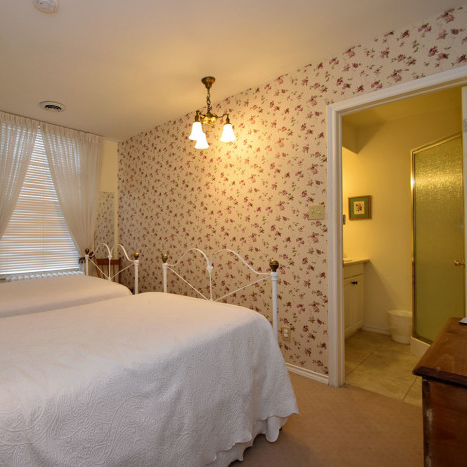 Joseph Lawrence House B&B | 492 Hurontario St, Collingwood, ON L9Y 2N1, Canada | Phone: (705) 441-6646