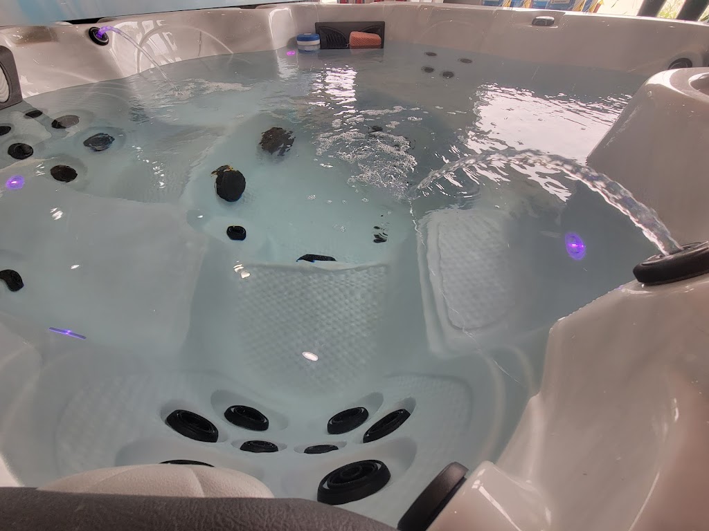 Blok Pools & Hot Tubs | 20 Bennett St, Pembroke, ON K8A 7Z8, Canada | Phone: (613) 735-6845