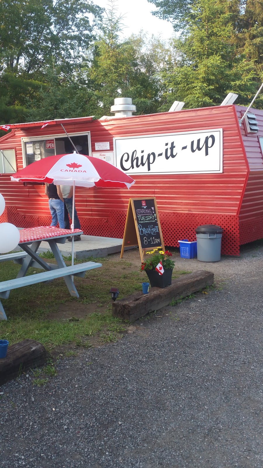 Woodview General Store | 6220 ON-28, Woodview, ON K0L 3E0, Canada | Phone: (705) 654-4224