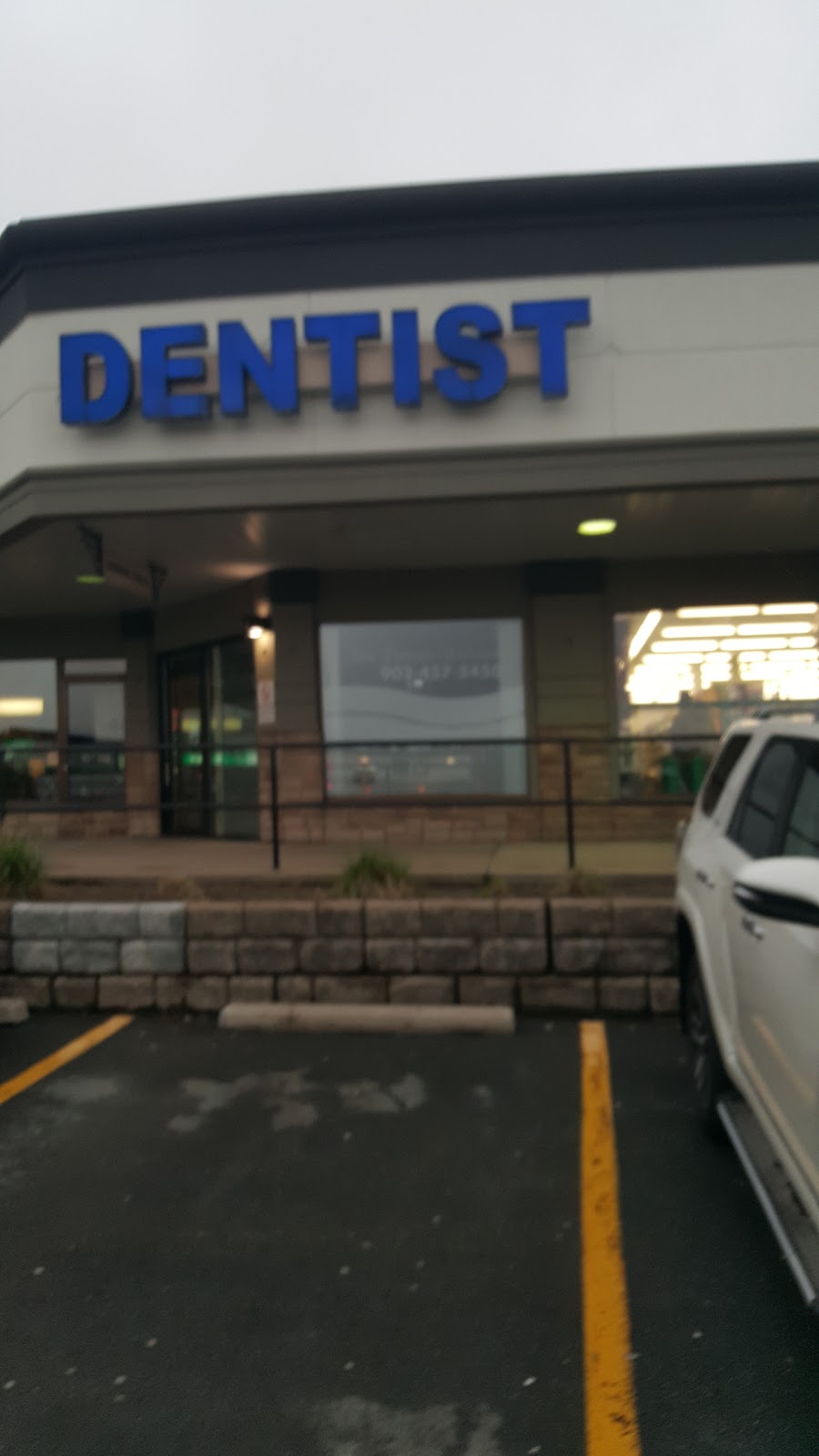Lozowski & Hadad Family Dental Centre | 278 Lacewood Dr, Halifax, NS B3M 3N8, Canada | Phone: (902) 457-5450