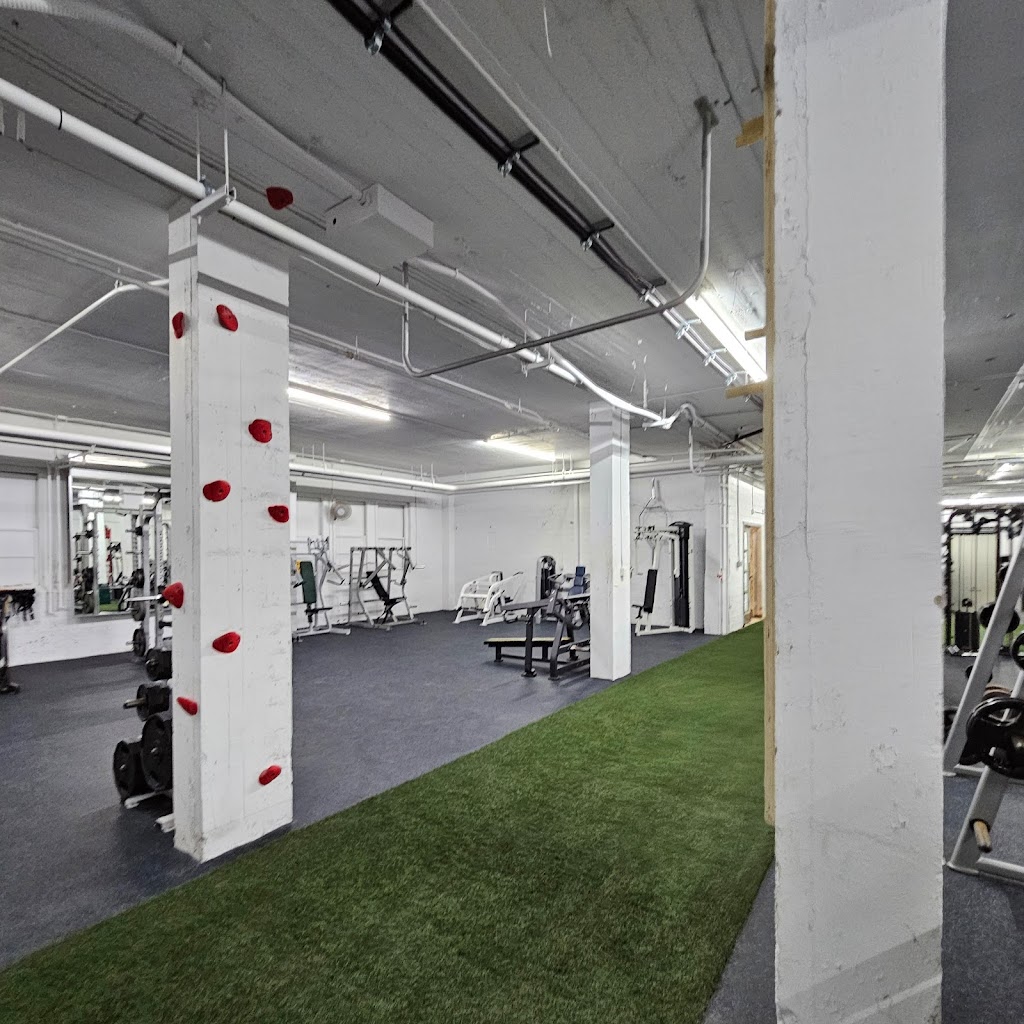 VANASTRANUATS GYM | 36 Winnipeg Rd, Clinton, ON N0M 1L0, Canada | Phone: (519) 440-2714