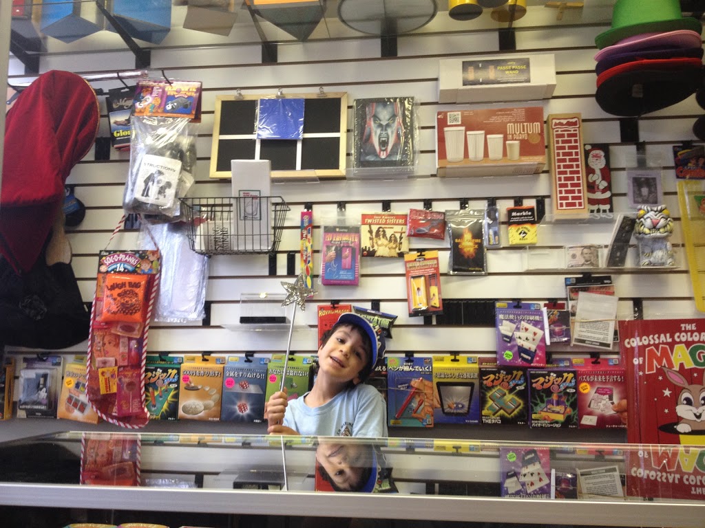 Todskys Magic Shop | 42c Rue Sainte-Anne, Sainte-Anne-de-Bellevue, QC H9X 1L3, Canada | Phone: (514) 951-8633