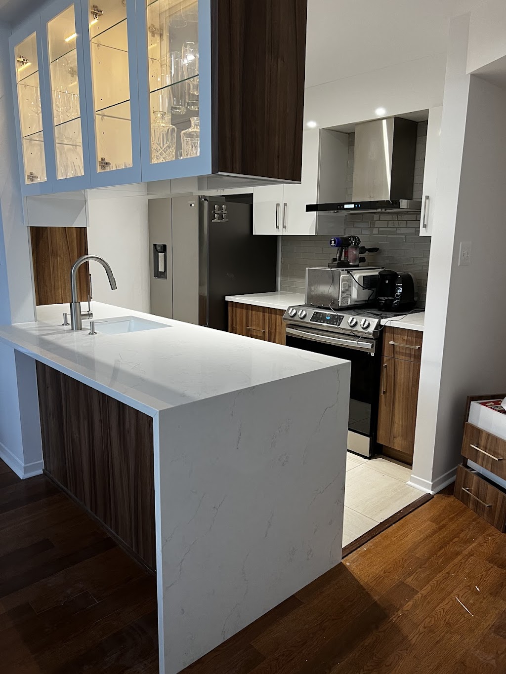 ENTREPÔT | Les Comptoirs Casa & Granite Inc. | 5673 Av. Royalmount, Mont-Royal, QC H4P 2P9, Canada | Phone: (514) 733-2272