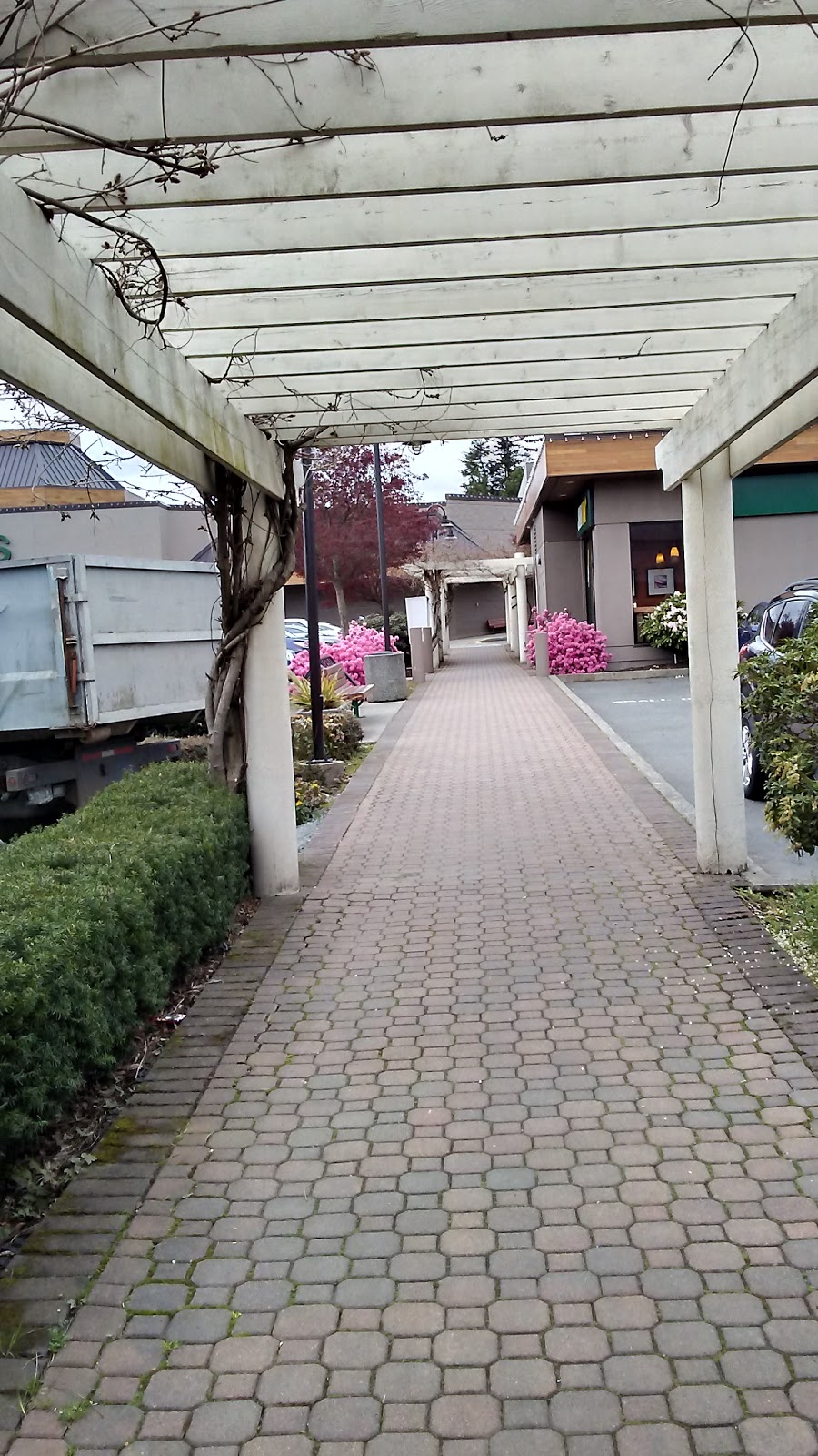 Admirals Walk Shopping Centre | Unnamed Road, Victoria, BC V9A 7N8, Canada