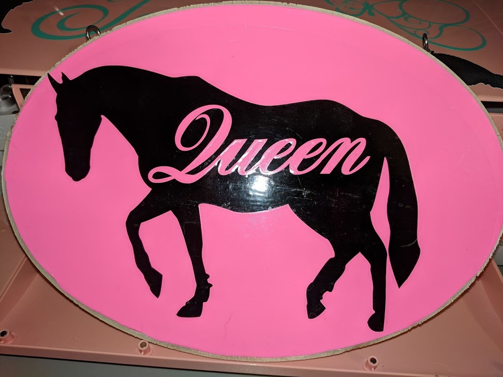 Hoofs and Hounds Creations | 1310 Old Second Line Rd, Kanata, ON K2W 0J1, Canada | Phone: (613) 296-7111