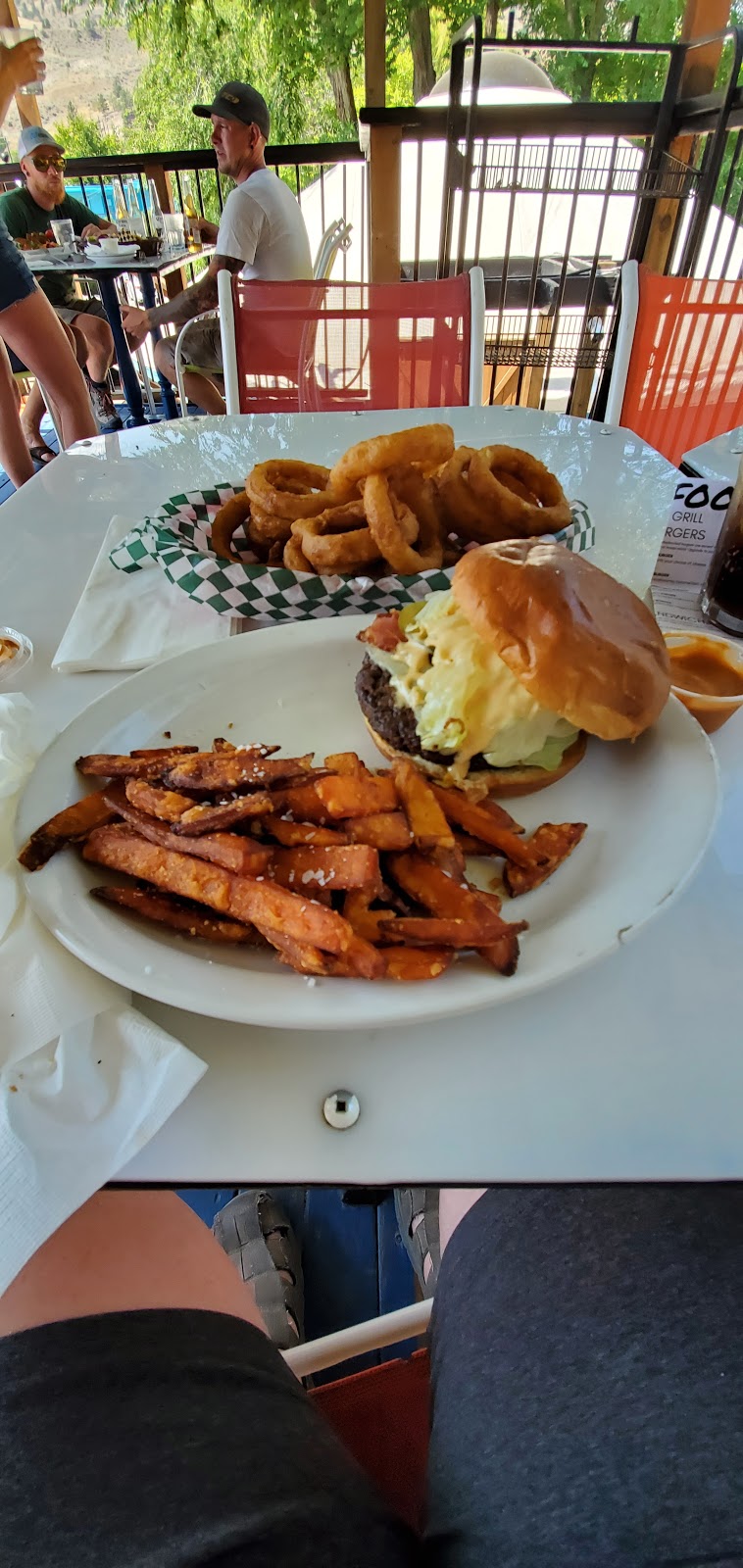 Barefoot Bar and Grill | 4145 Skaha Lake Rd, Penticton, BC V2A 6J7, Canada | Phone: (778) 476-4020