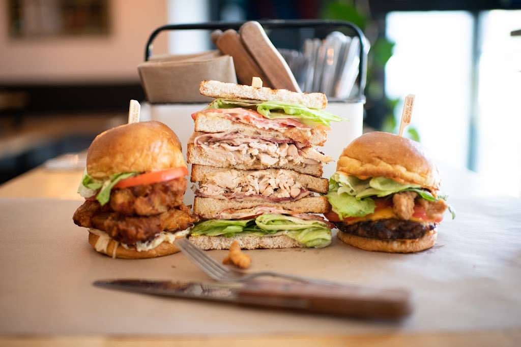 Mon Petit Poulet | 20 Bd Jean-Paul-Vincent, Longueuil, QC J4G 2M5, Canada | Phone: (450) 332-4332