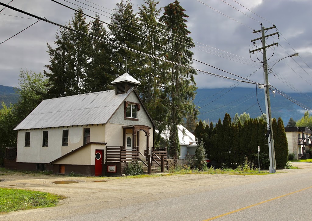 The Cedars Motel | 1210 Paradise Ave, Sicamous, BC V0E 2V0, Canada | Phone: (250) 836-3175