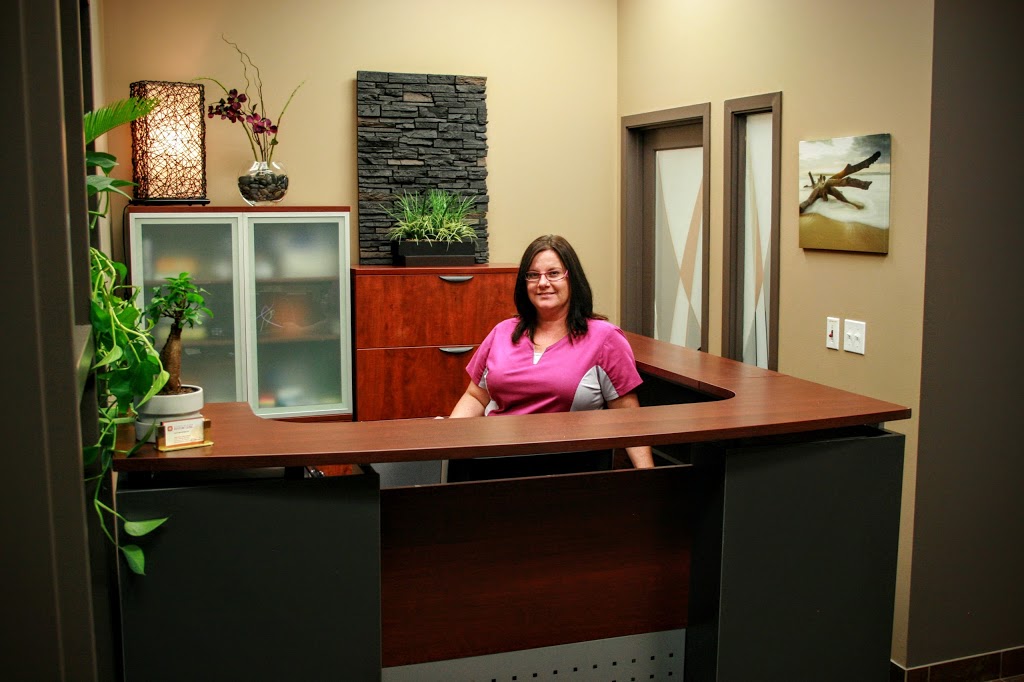 Ellerslie Road Denture Clinic Inc | 11155 Ellerslie Rd SW, Edmonton, AB T6W 0E9, Canada | Phone: (780) 439-5966