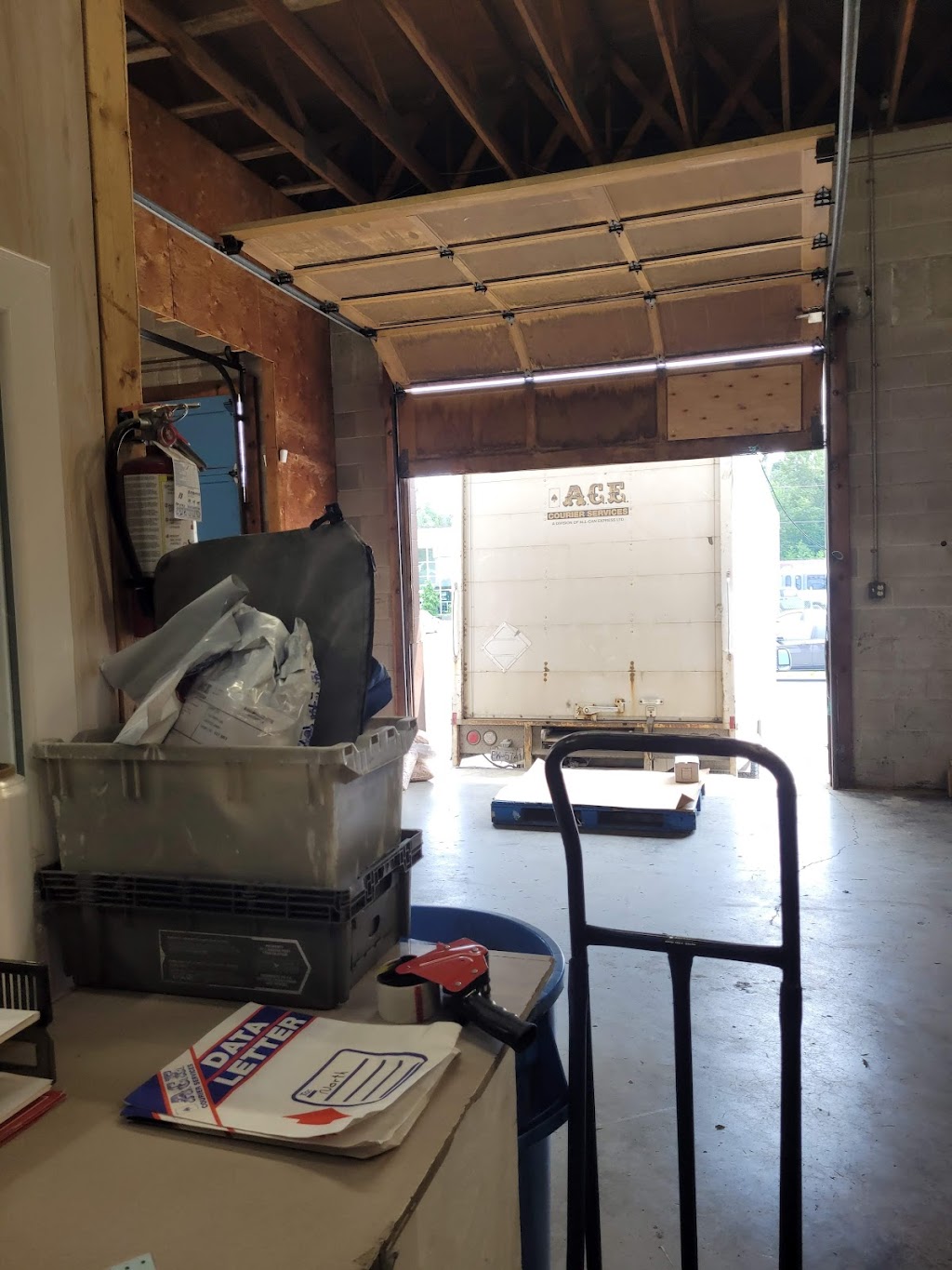 A C E Courier Services | 2865 Roberts Rd, Duncan, BC V9L 6W2, Canada | Phone: (250) 748-5765