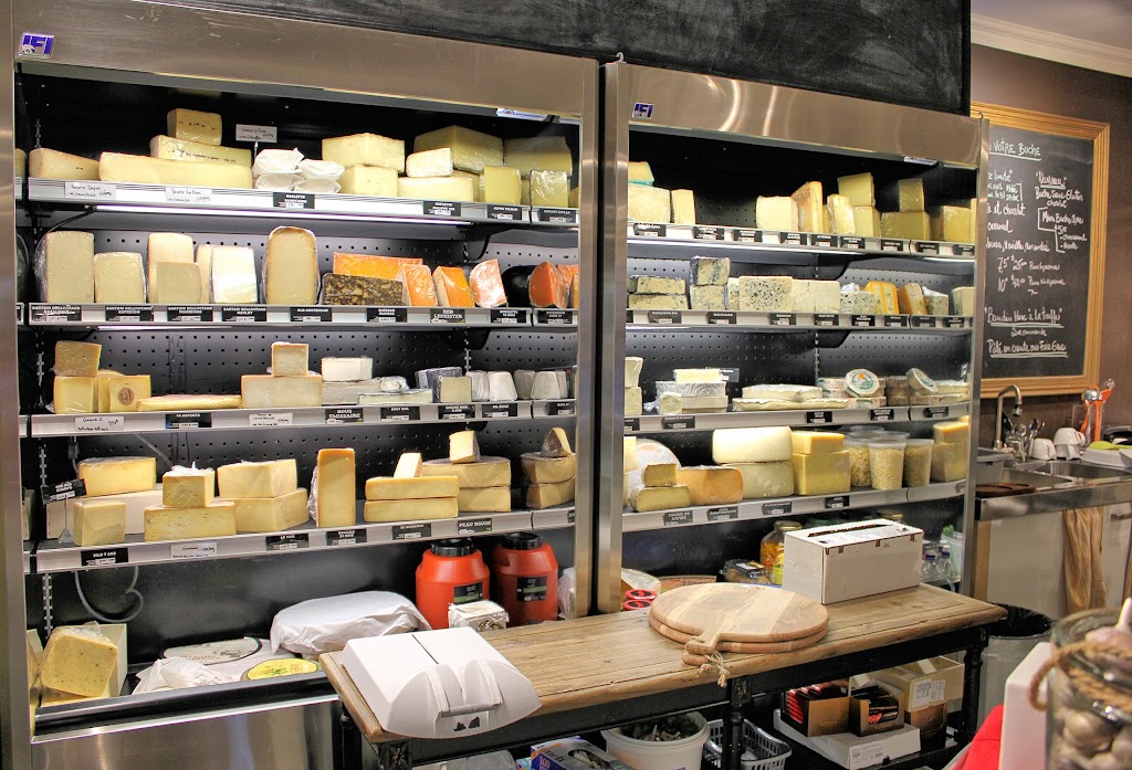 Le St-Amour Épicerie Urbaine | 764 Rue de St Jovite, Mont-Tremblant, QC J8E 3E9, Canada | Phone: (819) 717-3183
