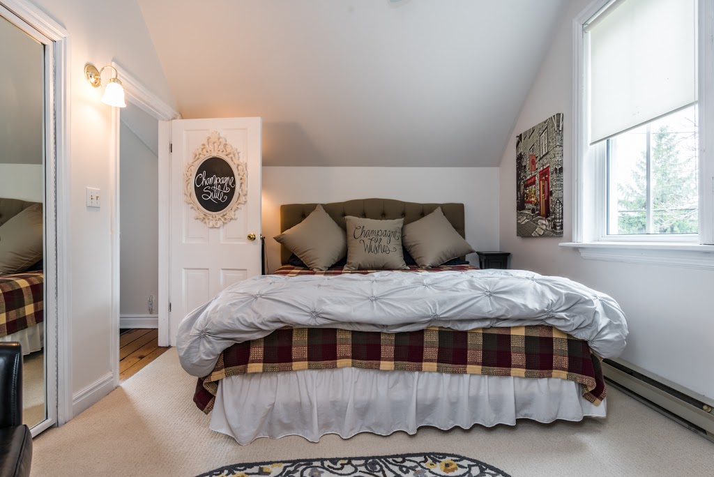 Bayfield Boutique Bed and Breakfast | 12 The Square, Bayfield, ON N0M 1G0, Canada | Phone: (519) 955-2121