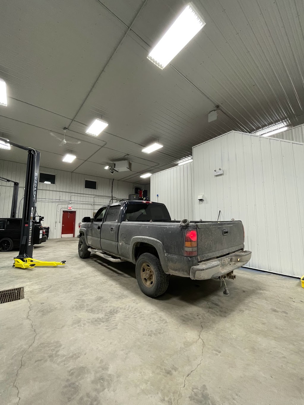 Clipping Point Auto Club Ltd. | 877 Redonda St #3, Sunnyside, MB R5R 0J4, Canada | Phone: (204) 222-2459