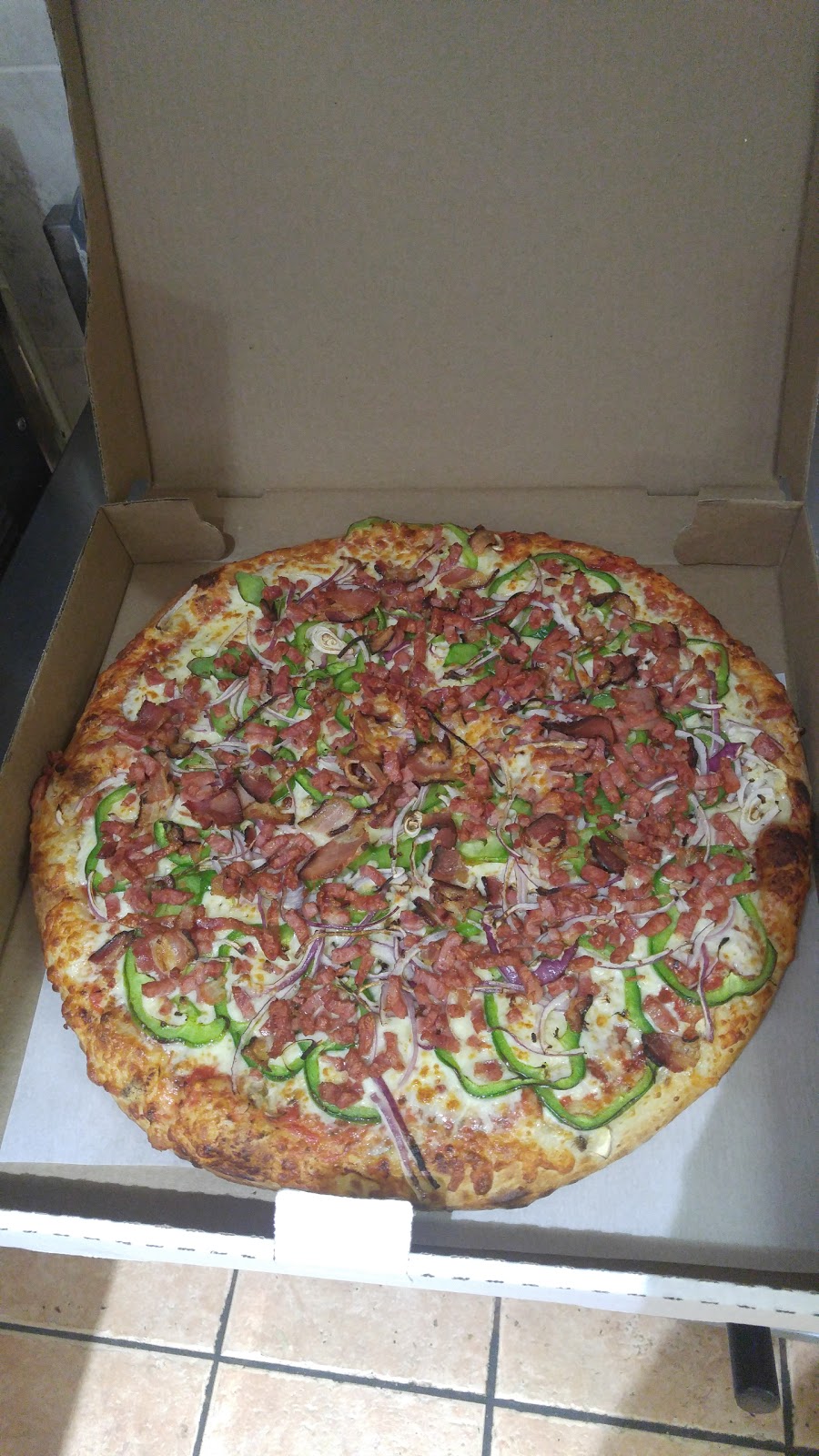 Pizzeria Ste Madeleine 2 pour 1 | 700 Boulevard Laurier, Sainte-Madeleine, QC J0H 1S0, Canada | Phone: (450) 795-0101