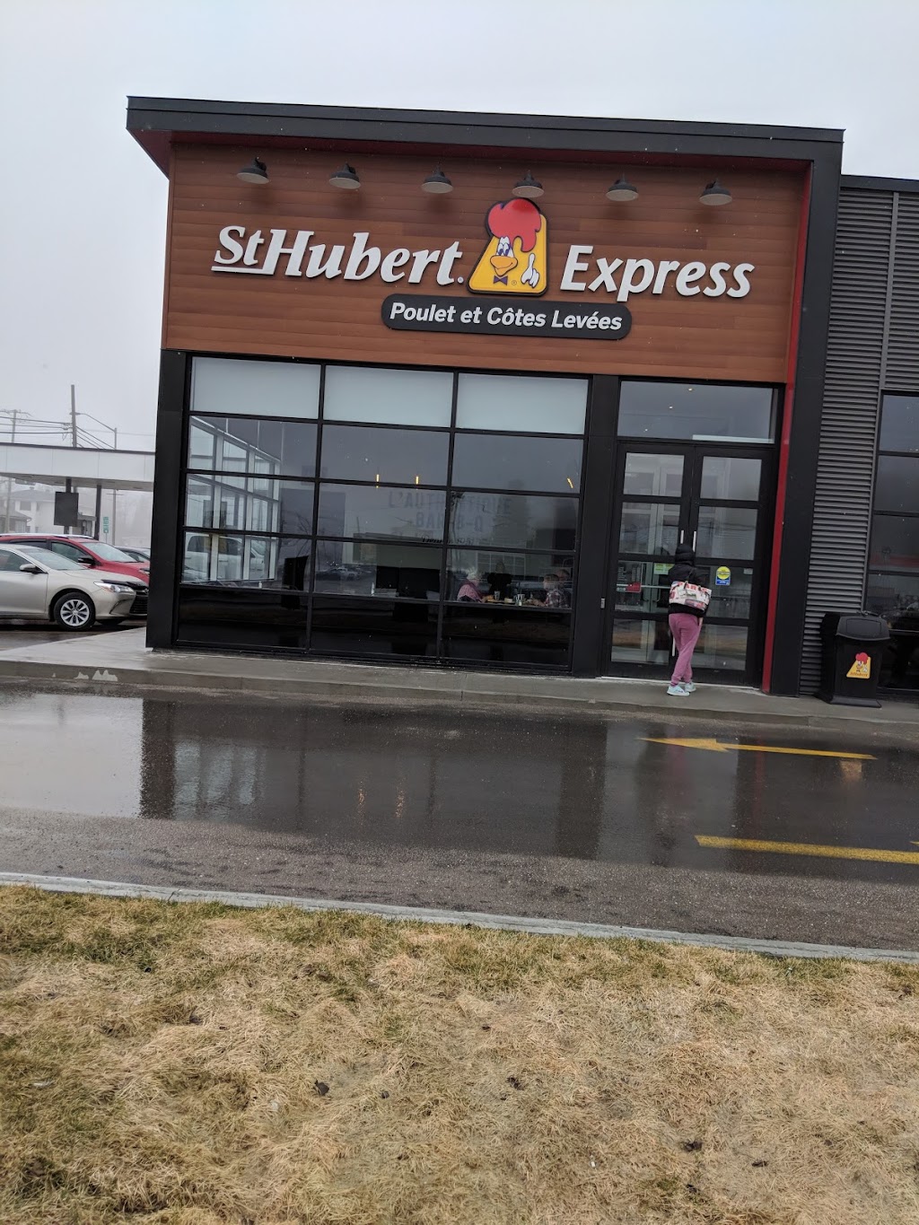 Express St-Hubert | 1220 Boul. Sainte-Geneviève, Chicoutimi, QC G7G 2G6, Canada | Phone: (418) 693-5151