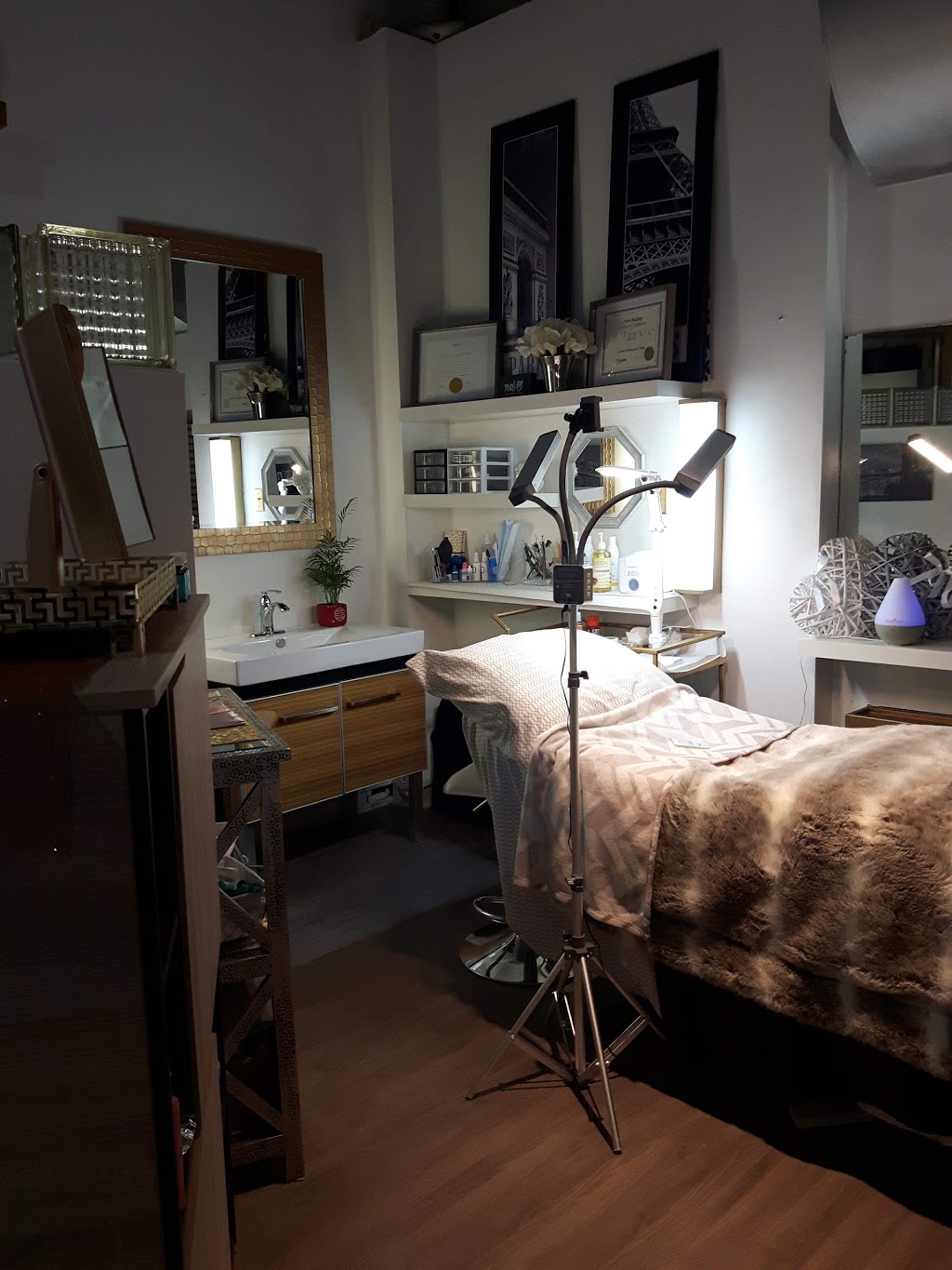 Salon Hush | 206A 2nd Ave N, Saskatoon, SK S7K 2B5, Canada | Phone: (306) 955-7556