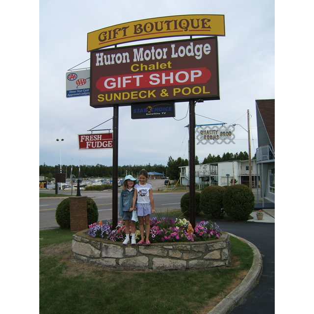 Huron Motor Lodge | 24 Water St, South Baymouth, ON P0P 1Z0, Canada | Phone: (705) 859-3131