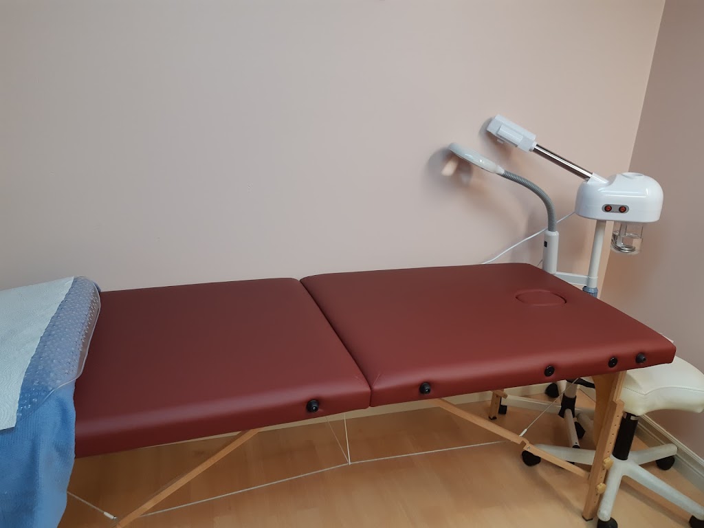 Erikas Hair & Spa | 14 Mt Douglas Close SE, Calgary, AB T2Z 3R8, Canada | Phone: (403) 968-1570