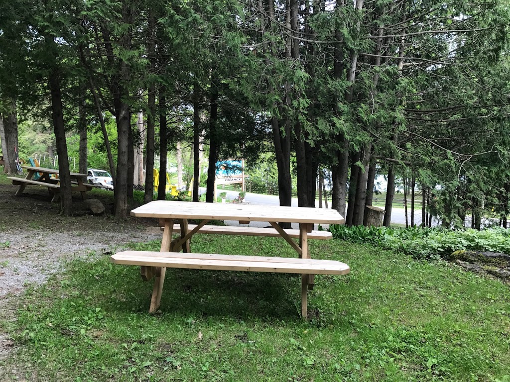 Lakefront Hideaway Resort | 3601 Monck Rd, Norland, ON K0M 2L0, Canada | Phone: (888) 939-3601