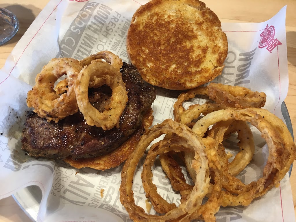 Fuddruckers | 2540 Victoria Ave E, Regina, SK S4N 6M5, Canada | Phone: (306) 586-3833