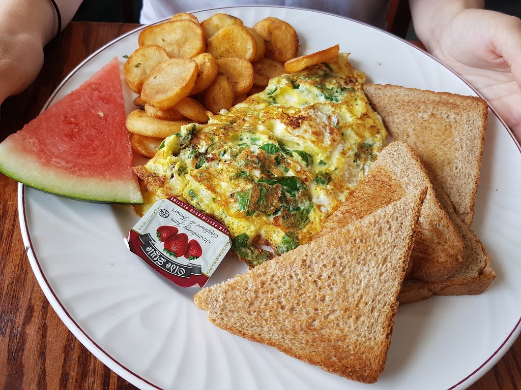 Thruway Restaurant | 10432 ON-7, Carleton Place, ON K7C 3P2, Canada | Phone: (613) 257-5326