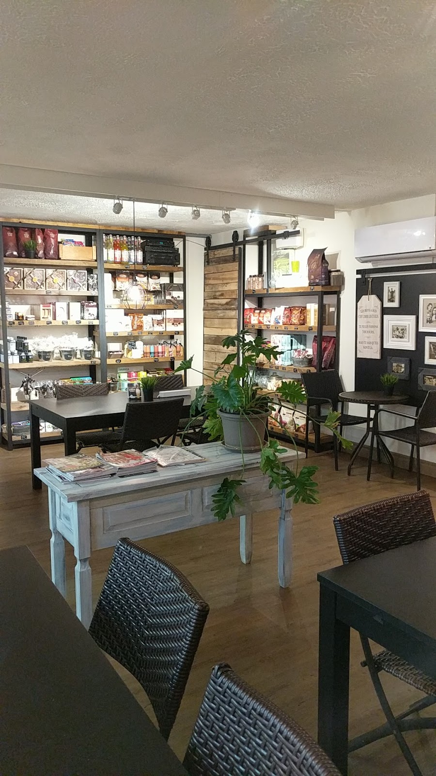 Maître Glacier | 667 Rue Dufferin, Granby, QC J2H 0Y7, Canada | Phone: (450) 991-1532