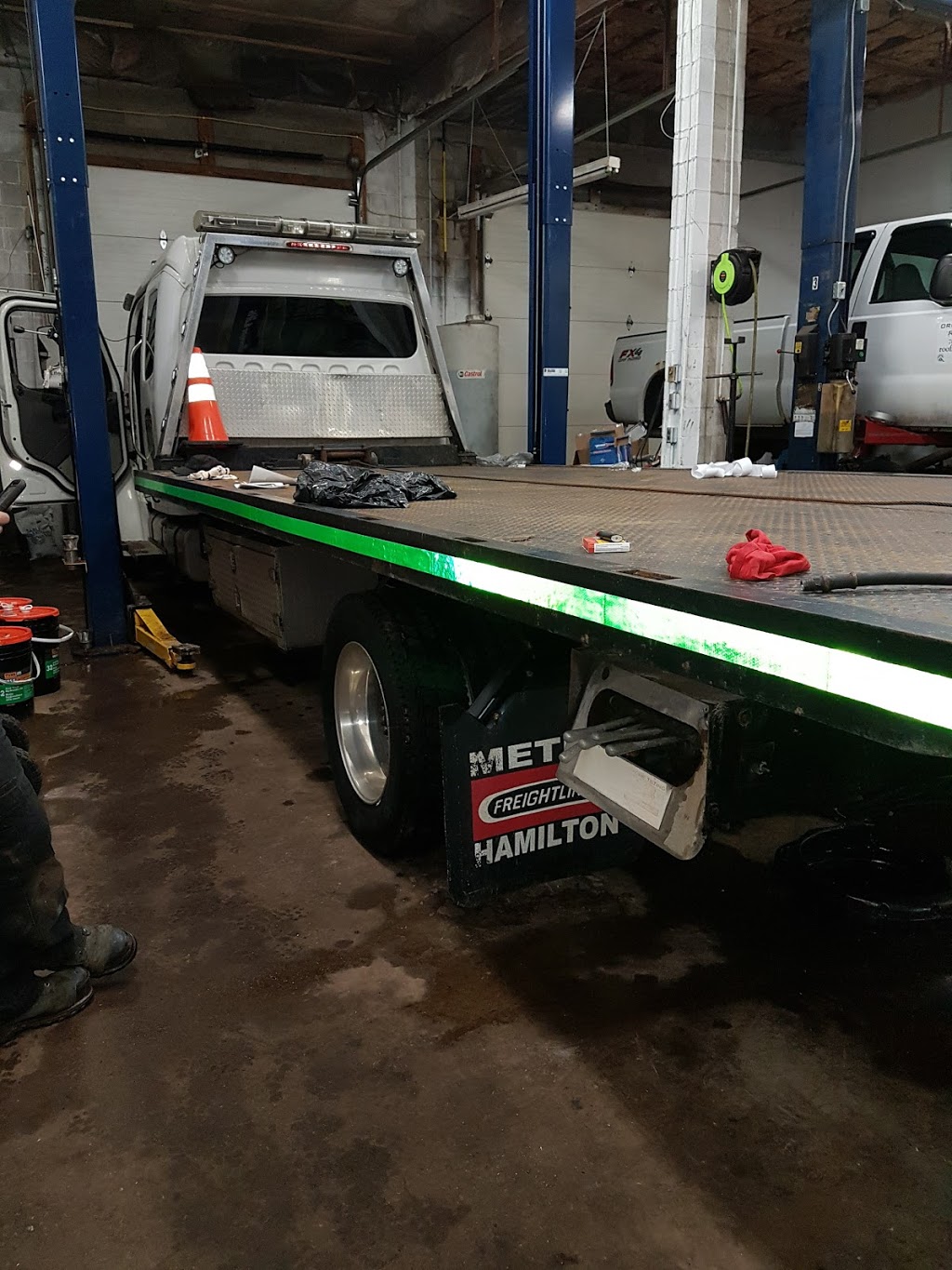 Hardies Towing Shop | 6 Queen St, Orillia, ON L3V 6H6, Canada | Phone: (705) 329-2869