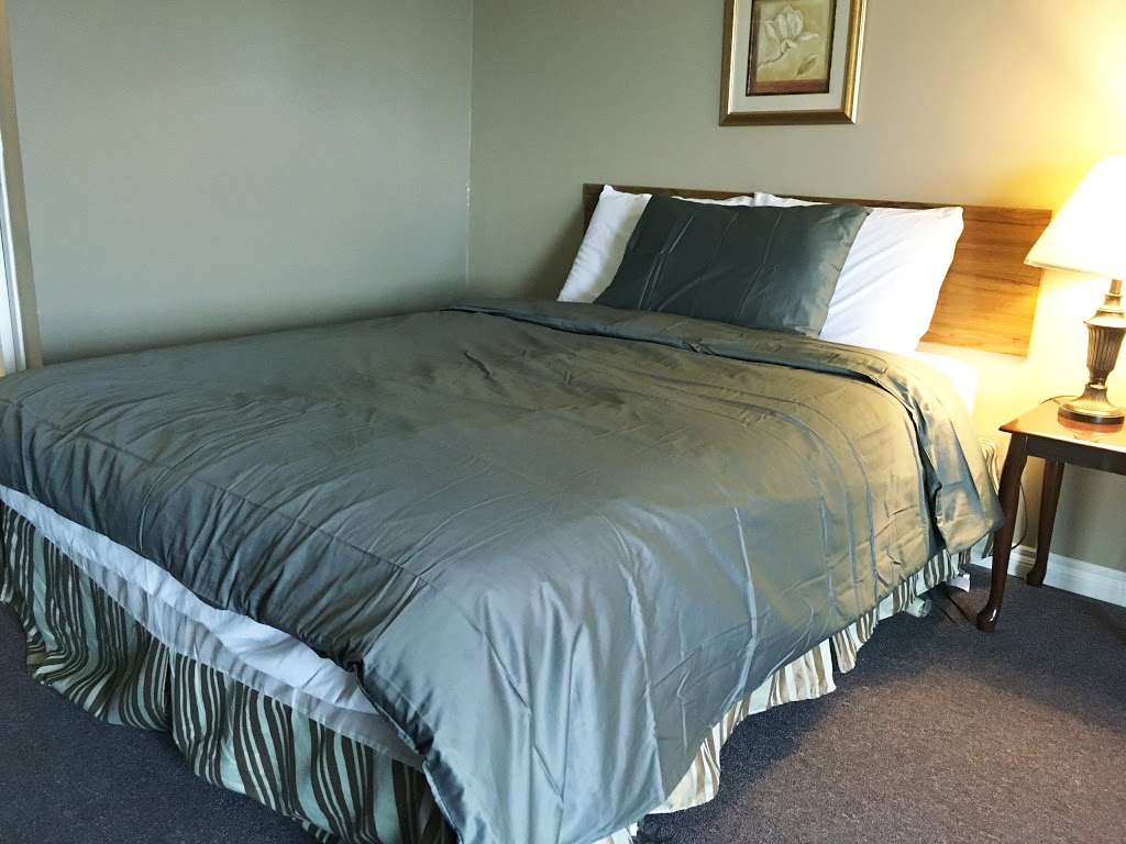 Hawks Nest Motel | 121 2 St W, Cremona, AB T0M 0R0, Canada | Phone: (403) 637-2185