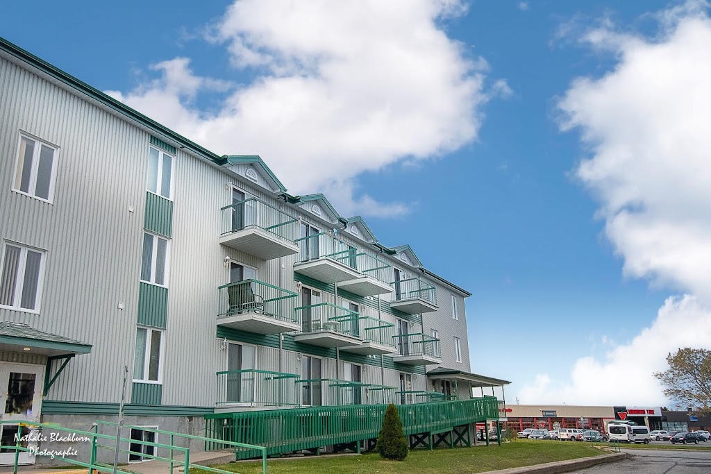 Residence LEmeraude | 1515 Rue des Roses, Roberval, QC G8H 3K5, Canada | Phone: (418) 275-6584