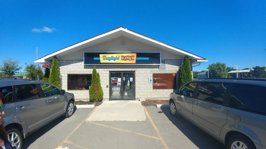 Daylight Diner | 80 Bolton St, Bobcaygeon, ON K0M 1A0, Canada | Phone: (705) 738-6609