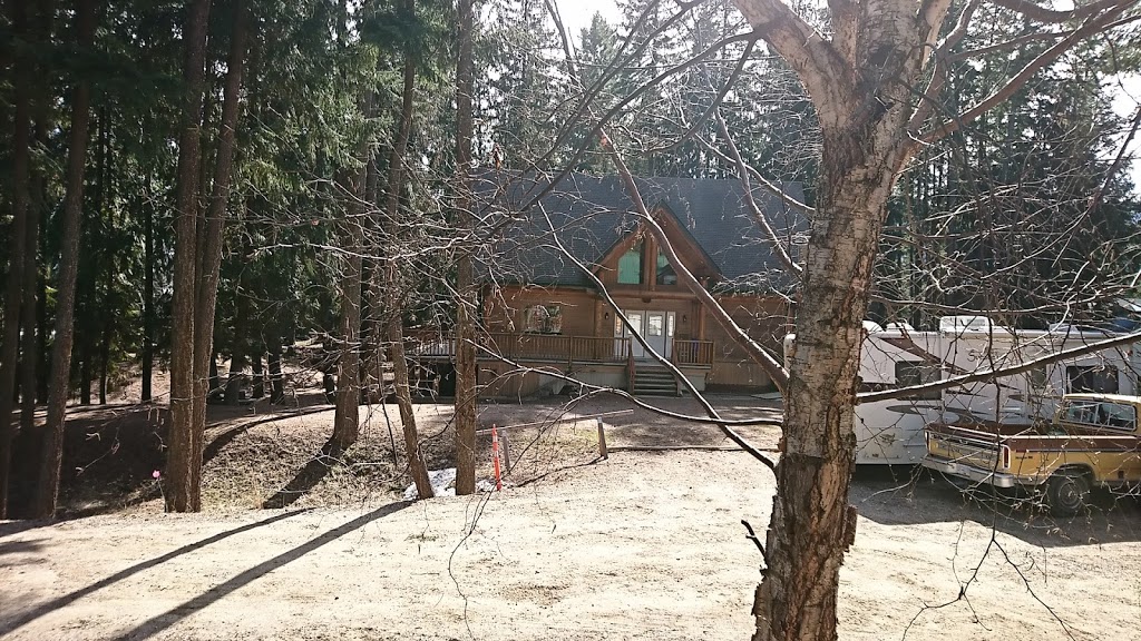 Son Country Chalet | 1039 Scotch Creek Wharf Rd, Scotch Creek, BC V0E 1M5, Canada | Phone: (604) 349-1864