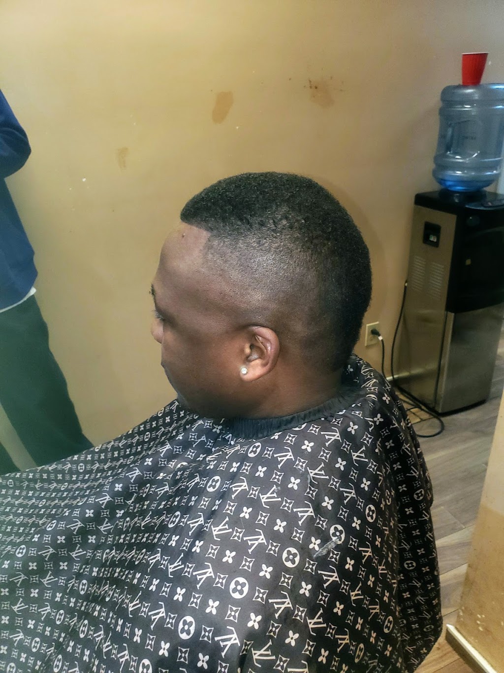 Kut Kings | 4433 118 Ave NW #3, Edmonton, AB T5W 1A8, Canada | Phone: (780) 224-8560