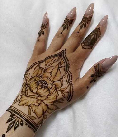 Henna Dreams | Chevron Prince Path, Oshawa, ON L1L 0H4, Canada | Phone: (647) 997-1604