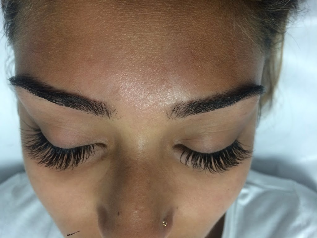 Amber Esthetics & Makeup Studio | 384 Chemin Bord-du-Lac Lakeshore, Dorval, QC H9S 2A6, Canada | Phone: (514) 684-2079