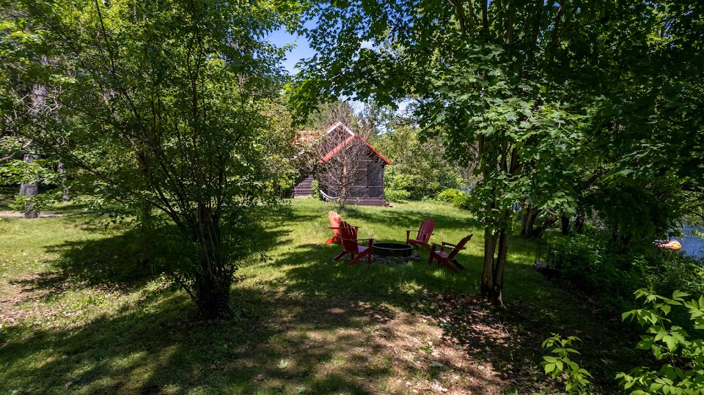 Chalet Chic Bohème & Spa | 310 Chem. de Vendée, Amherst, QC J0T 2T0, Canada | Phone: (450) 660-4387