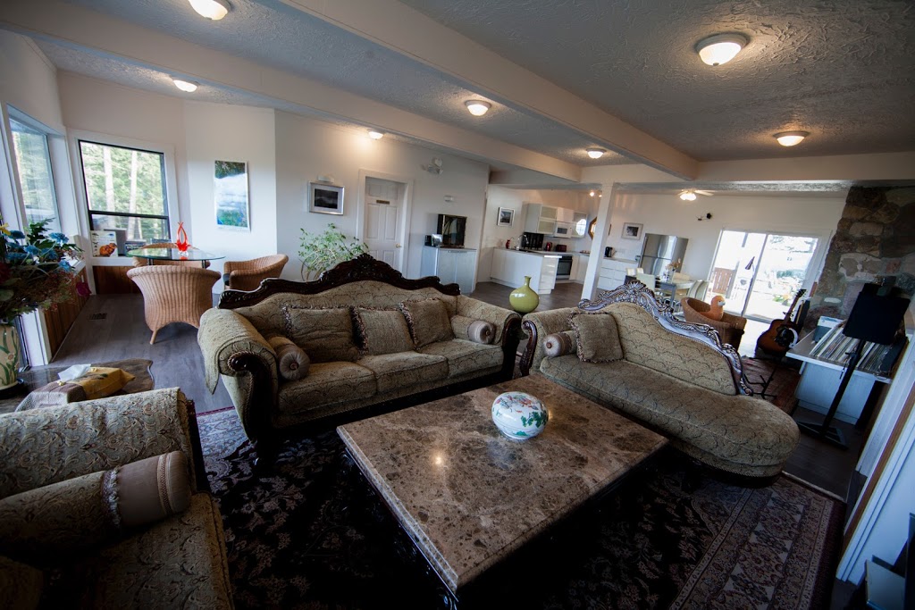 Shangri-La Oceanfront B&B | 5909 Pirates Rd, Pender Island, BC V0N 2M2, Canada | Phone: (250) 984-8109