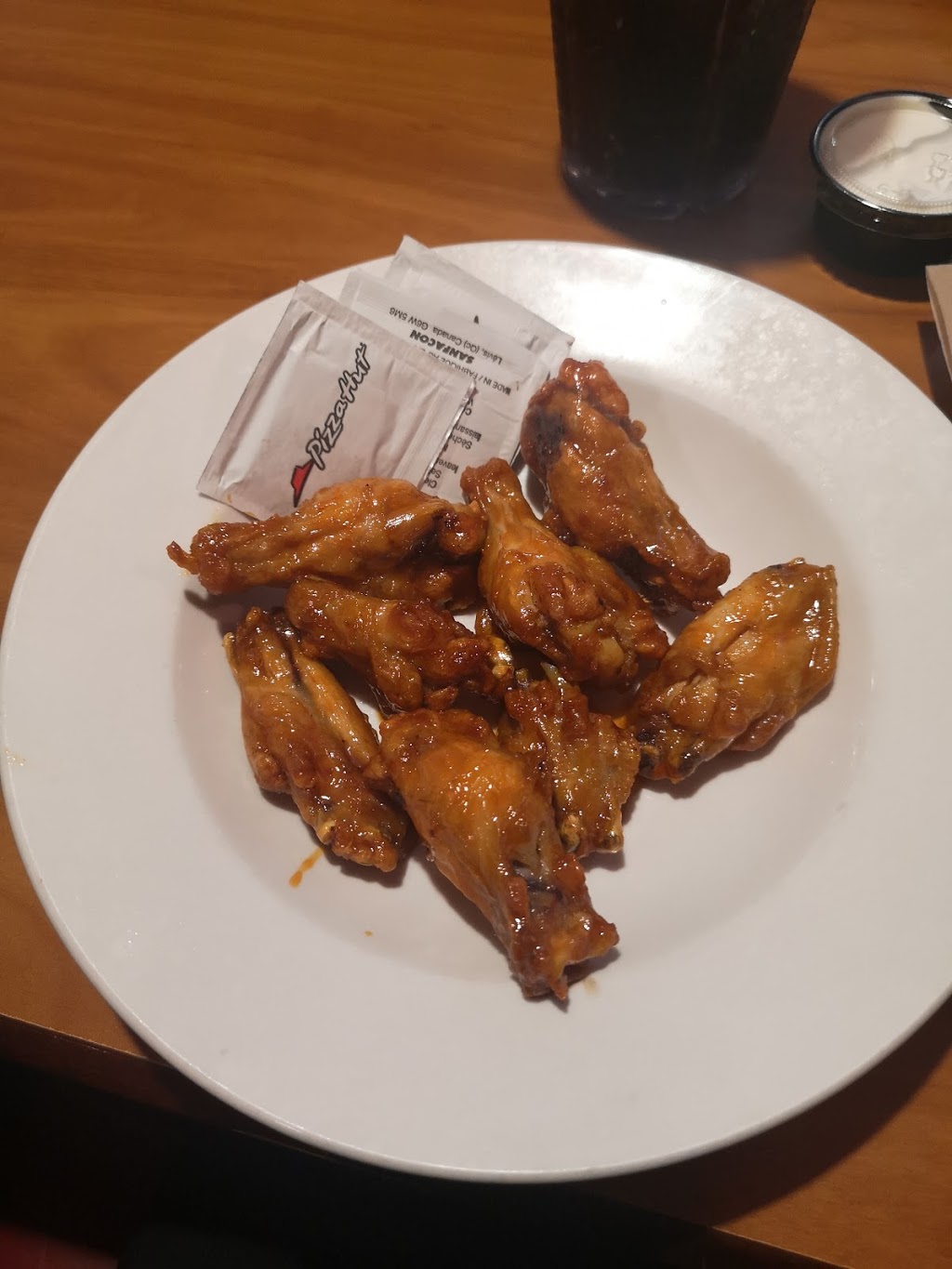 Pizza Hut | 3421 Portage Ave, Winnipeg, MB R3K 2C9, Canada | Phone: (204) 953-4124