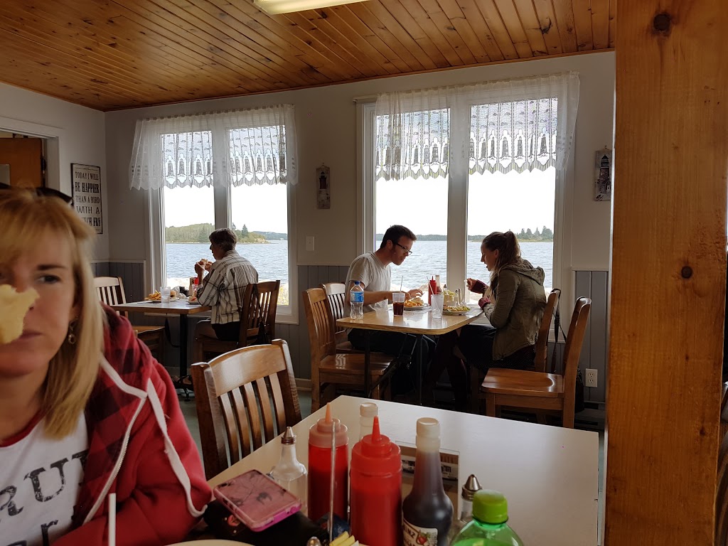 Island View Restaurant | 6301 Nova Scotia Trunk 3, Western Shore, NS B0J 3M0, Canada | Phone: (902) 627-2513