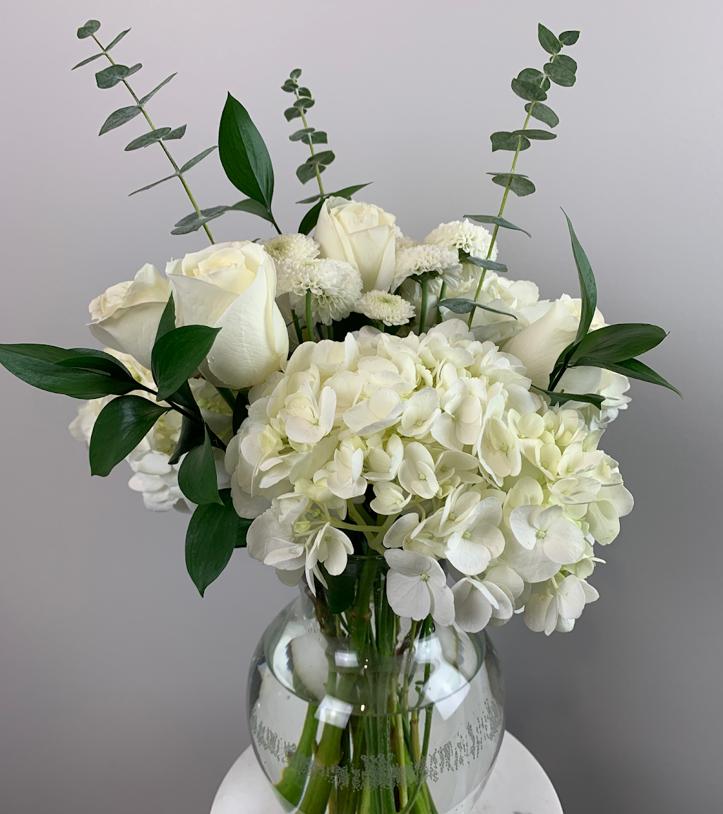 Violet Flora Studio | 55 Foxberry Rd, East Gwillimbury, ON L9N 0P6, Canada | Phone: (647) 688-4040