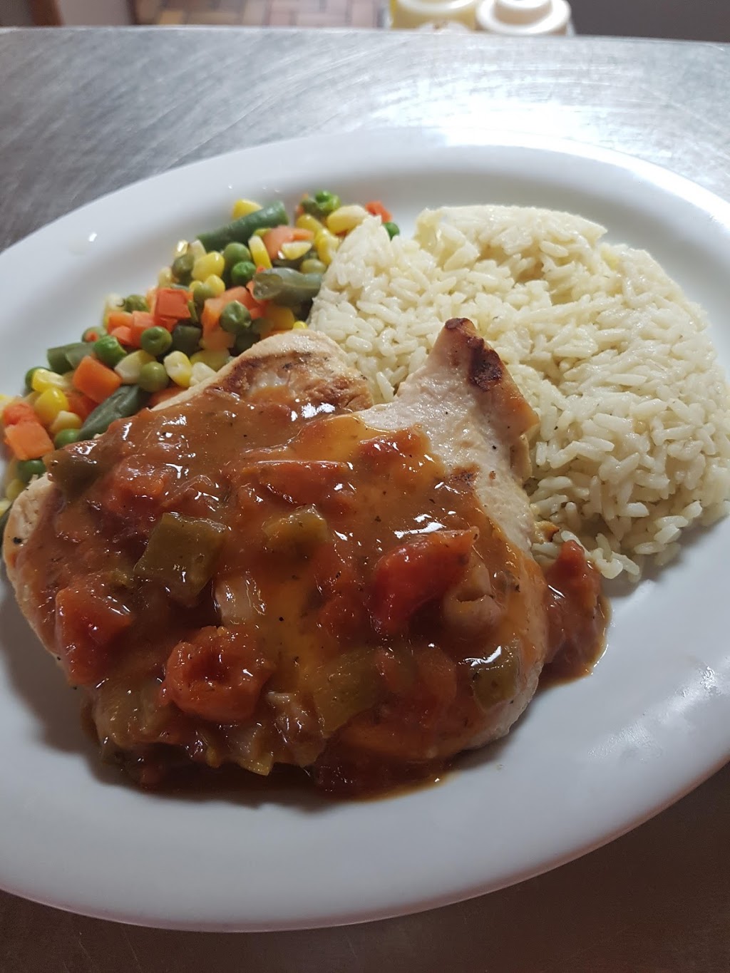 James Place Restaurant | 1055 Clarke Rd, London, ON N5V 3B3, Canada | Phone: (519) 453-2310